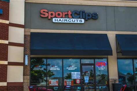 sports clips hours near me today